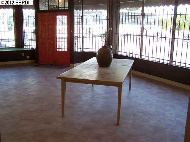 1527 MACARTHUR BLVD, OAKLAND, California 94602-1225, ,Comm Ri Multi-units 5+,For Sale,MACARTHUR BLVD,40563963