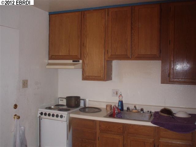 9833 Walnut Street, OAKLAND, California 94603, ,Comm Ri Multi-units 5+,For Sale,Walnut Street,40565341