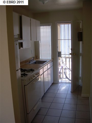 1077 77TH AVE, OAKLAND, California 94621, ,Comm Ri Multi-units 5+,For Sale,77TH AVE,40568859
