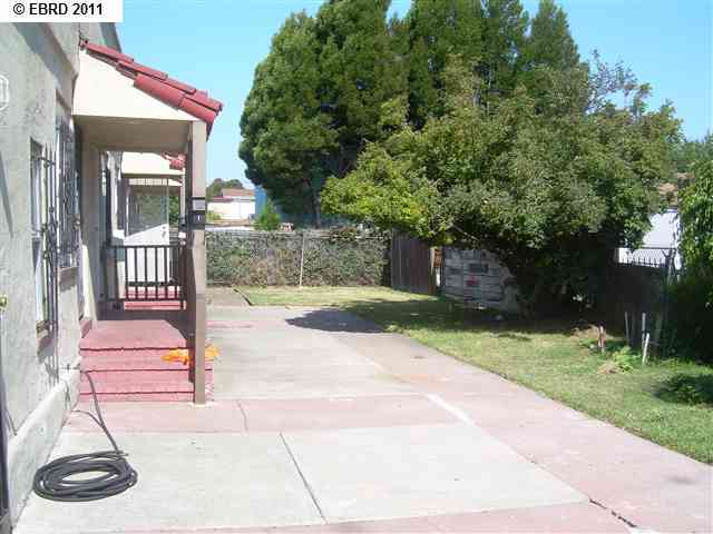 1077 77TH AVE, OAKLAND, California 94621, ,Comm Ri Multi-units 5+,For Sale,77TH AVE,40568859