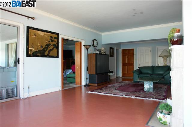 2230 Lakeshore Ave, OAKLAND, California 94606-1013, ,Comm Ri Multi-units 5+,For Sale,Lakeshore Ave,40571034