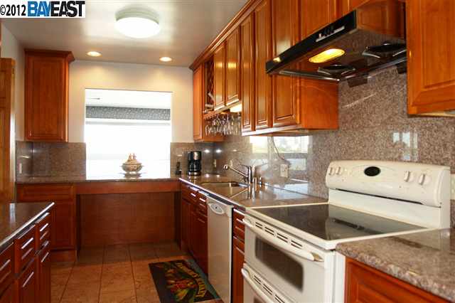 2230 Lakeshore Ave, OAKLAND, California 94606-1013, ,Comm Ri Multi-units 5+,For Sale,Lakeshore Ave,40571034
