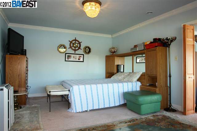 2230 Lakeshore Ave, OAKLAND, California 94606-1013, ,Comm Ri Multi-units 5+,For Sale,Lakeshore Ave,40571034