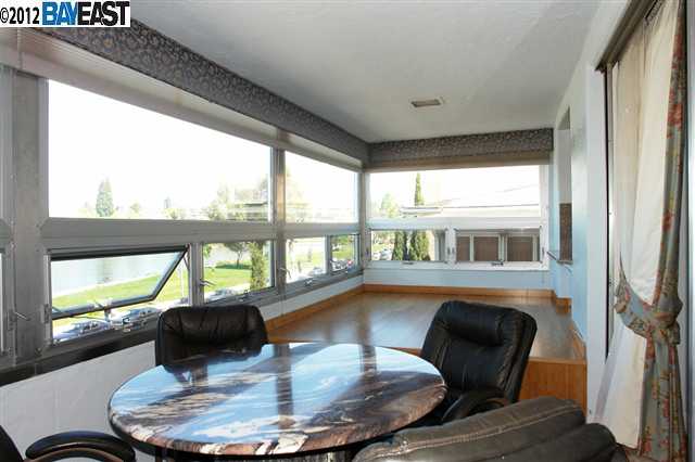 2230 Lakeshore Ave, OAKLAND, California 94606-1013, ,Comm Ri Multi-units 5+,For Sale,Lakeshore Ave,40571034