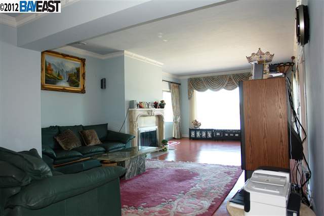 2230 Lakeshore Ave, OAKLAND, California 94606-1013, ,Comm Ri Multi-units 5+,For Sale,Lakeshore Ave,40571034