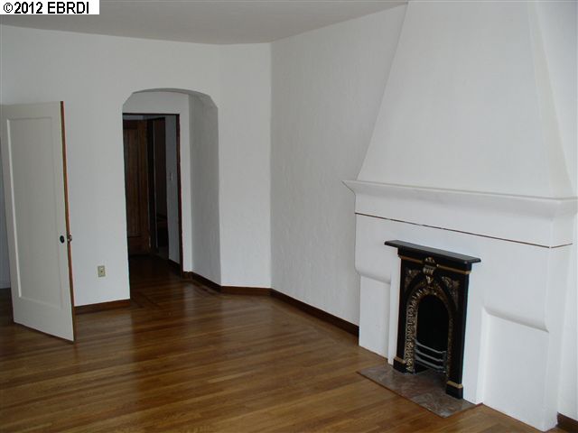 676 ALMA AVE, OAKLAND, California 94610-3837, ,Comm Ri Multi-units 5+,For Sale,ALMA AVE,40572900