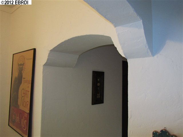 676 ALMA AVE, OAKLAND, California 94610-3837, ,Comm Ri Multi-units 5+,For Sale,ALMA AVE,40572900