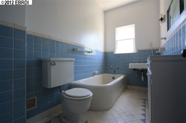 27 HOME PL E, OAKLAND, California 94610-3904, ,Comm Ri Multi-units 5+,For Sale,HOME PL E,40577850