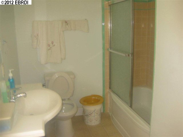 1240 143RD AVE, SAN LEANDRO, California 94578-2722, ,Comm Ri Multi-units 5+,For Sale,143RD AVE,40580254