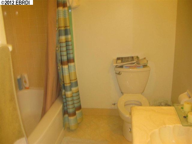 1240 143RD AVE, SAN LEANDRO, California 94578-2722, ,Comm Ri Multi-units 5+,For Sale,143RD AVE,40580254