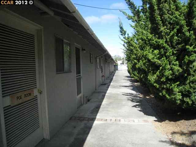 20670 FOREST AVE, CASTRO VALLEY, California 94546-4531, ,Comm Ri Multi-units 5+,For Sale,FOREST AVE,40581957
