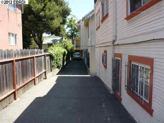 2948 BROOKDALE AVE, OAKLAND, California 94602-2714, ,Comm Ri Multi-units 5+,For Sale,BROOKDALE AVE,40583784