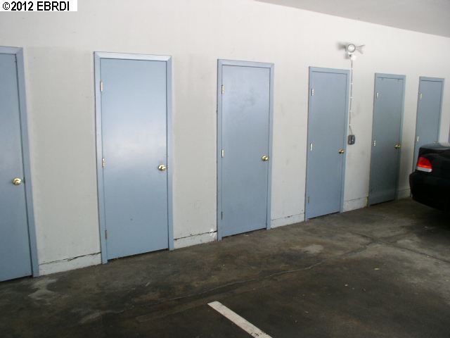 4060 LYON AVE, OAKLAND, California 94601-3834, ,Comm Ri Multi-units 5+,For Sale,LYON AVE,40585089