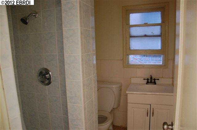 2609 International Blvd, OAKLAND, California 94601, ,Comm Ri Multi-units 5+,For Sale,International Blvd,40587425