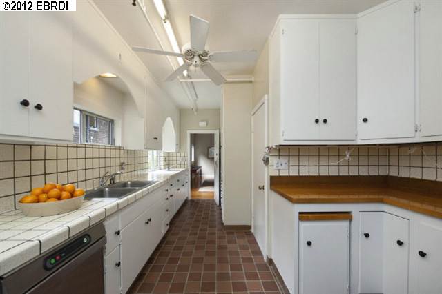 2335 WARRING ST, BERKELEY, California 94704-1839, ,Comm Ri Multi-units 5+,For Sale,WARRING ST,40589552