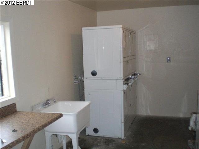 530 24TH ST, OAKLAND, California 94612-1722, ,Comm Ri Multi-units 5+,For Sale,24TH ST,40594449