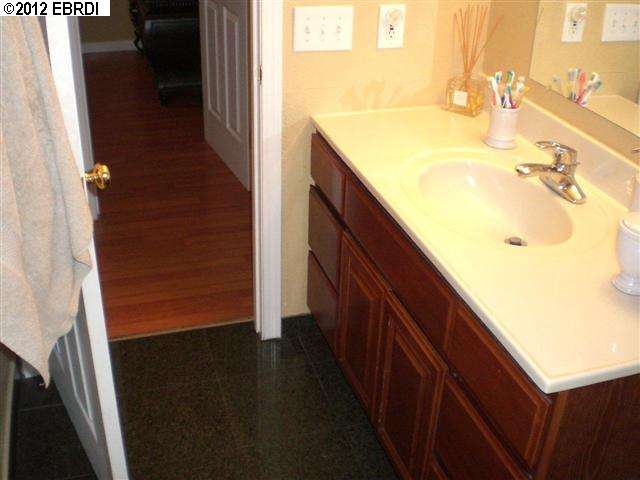 530 24TH ST, OAKLAND, California 94612-1722, ,Comm Ri Multi-units 5+,For Sale,24TH ST,40594449