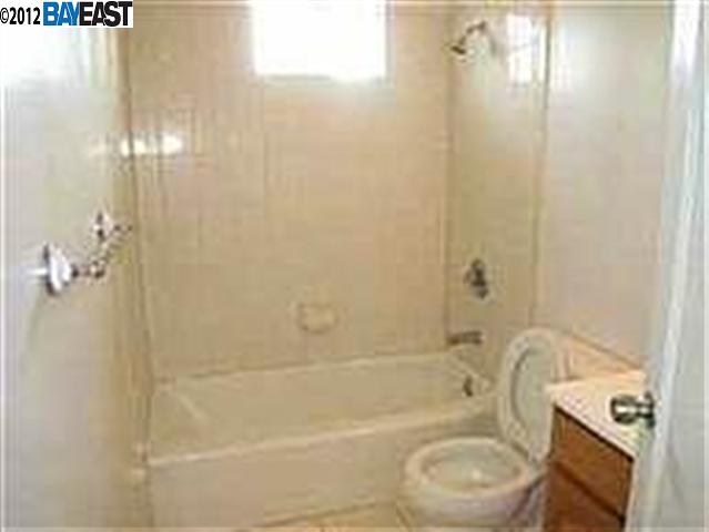 3111 SCHOOL ST, OAKLAND, California 94602-2836, ,Comm Ri Multi-units 5+,For Sale,SCHOOL ST,40596901