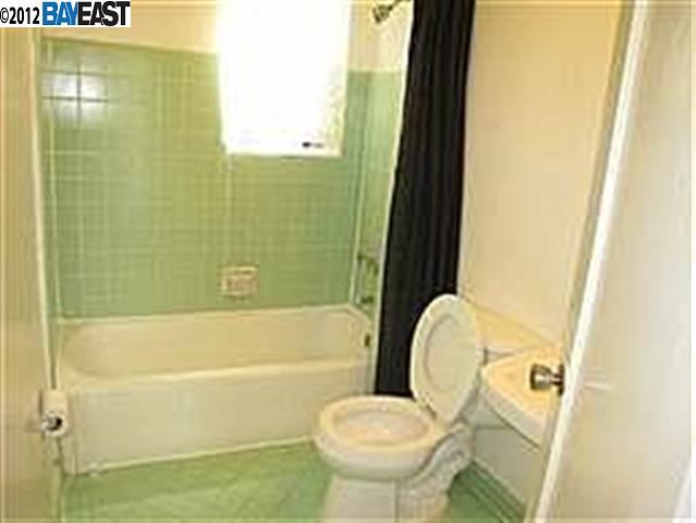 3111 SCHOOL ST, OAKLAND, California 94602-2836, ,Comm Ri Multi-units 5+,For Sale,SCHOOL ST,40596901
