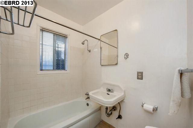 1420 ALCATRAZ AVE, BERKELEY, California 94702-2711, ,Comm Ri Multi-units 5+,For Sale,ALCATRAZ AVE,40602408