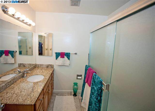 58 OAKES BLVD, SAN LEANDRO, California 94577-2825, ,Comm Ri Multi-units 5+,For Sale,OAKES BLVD,40605246