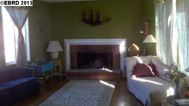 2415 7TH AVE, OAKLAND, California 94606-2023, ,Comm Ri Multi-units 5+,For Sale,7TH AVE,40605806