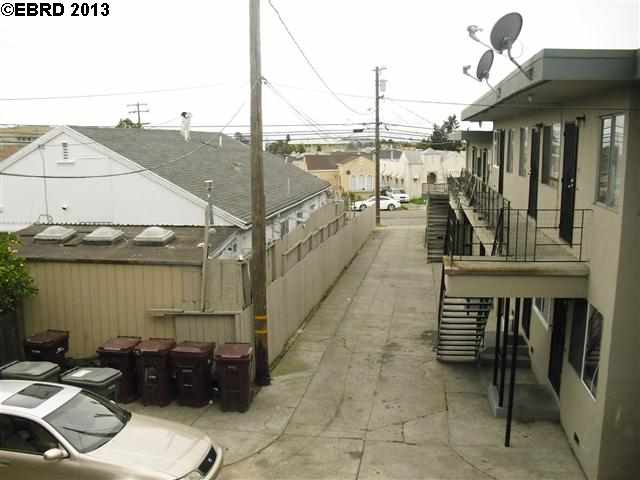6840 MACARTHUR BLVD, OAKLAND, California 94605-2547, ,Comm Ri Multi-units 5+,For Sale,MACARTHUR BLVD,40607342