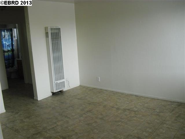 6840 MACARTHUR BLVD, OAKLAND, California 94605-2547, ,Comm Ri Multi-units 5+,For Sale,MACARTHUR BLVD,40607342