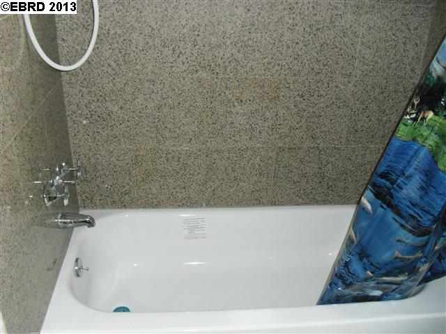 6840 MACARTHUR BLVD, OAKLAND, California 94605-2547, ,Comm Ri Multi-units 5+,For Sale,MACARTHUR BLVD,40607342
