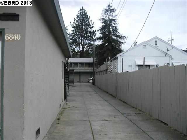 6840 MACARTHUR BLVD, OAKLAND, California 94605-2547, ,Comm Ri Multi-units 5+,For Sale,MACARTHUR BLVD,40607342