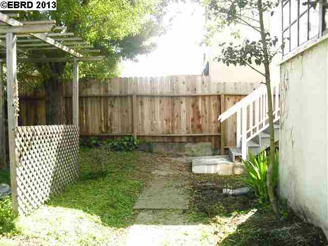 1374 32ND ST, OAKLAND, California 94602-1023, ,Comm Ri Multi-units 5+,For Sale,32ND ST,40608185