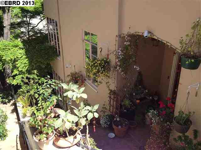 2301 IVY DR, OAKLAND, California 94606-2063, ,Comm Ri Multi-units 5+,For Sale,IVY DR,40610939