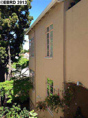 2301 IVY DR, OAKLAND, California 94606-2063, ,Comm Ri Multi-units 5+,For Sale,IVY DR,40610939