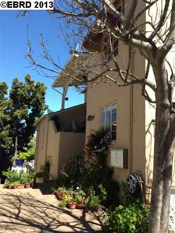 2301 IVY DR, OAKLAND, California 94606-2063, ,Comm Ri Multi-units 5+,For Sale,IVY DR,40610939