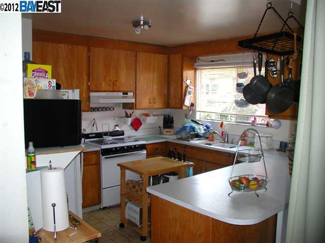 489 WILLOW AVE, HAYWARD, California 94541-2468, ,Comm Ri Multi-units 5+,For Sale,WILLOW AVE,40628409