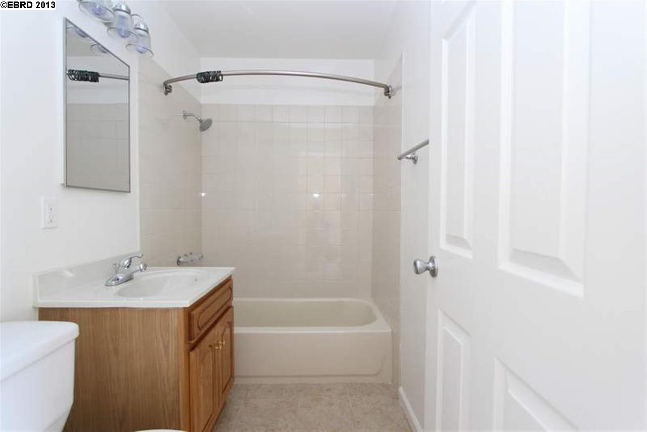 516 BUENA VISTA AVE, ALAMEDA, California 94501-2002, ,Comm Ri Multi-units 5+,For Sale,BUENA VISTA AVE,40629973