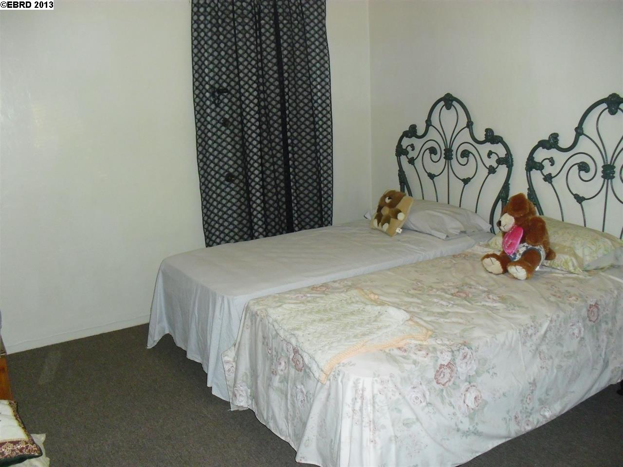 3048 CHAMPION ST, OAKLAND, California 94602-2706, ,Comm Ri Multi-units 5+,For Sale,CHAMPION ST,40635163