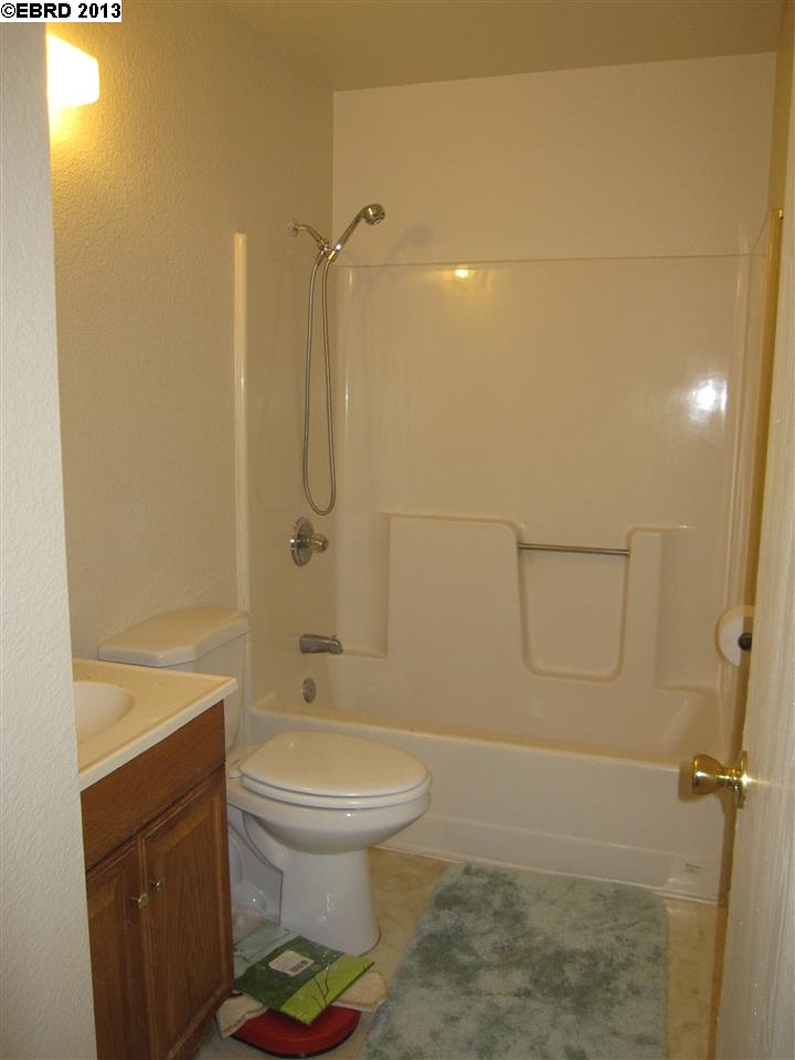 2550 COURTLAND AVE, OAKLAND, California 94601-4857, ,Comm Ri Multi-units 5+,For Sale,COURTLAND AVE,40636625