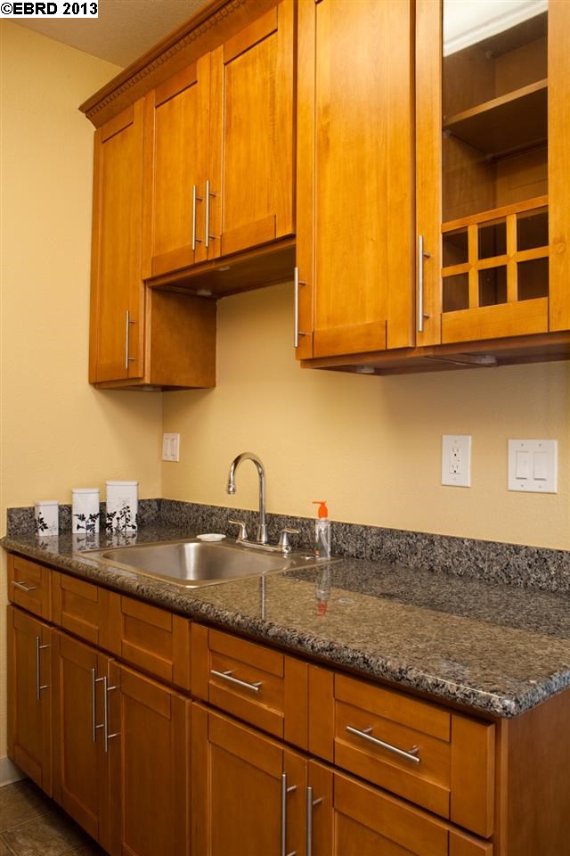 1929 26TH AVE, OAKLAND, California 94601-1764, ,Comm Ri Multi-units 5+,For Sale,26TH AVE,40636794