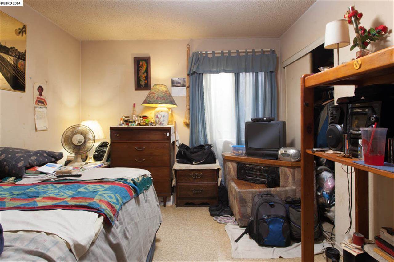 2225 23RD AVE, OAKLAND, California 94606-4241, ,Comm Ri Multi-units 5+,For Sale,23RD AVE,40645286