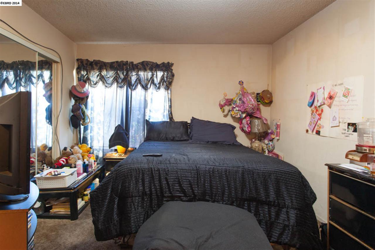 2225 23RD AVE, OAKLAND, California 94606-4241, ,Comm Ri Multi-units 5+,For Sale,23RD AVE,40645286