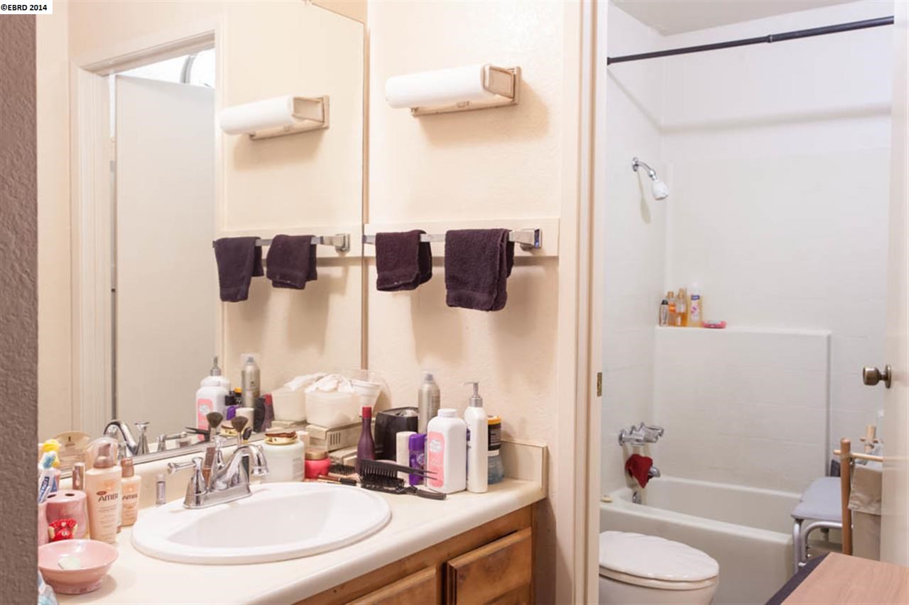 2225 23RD AVE, OAKLAND, California 94606-4241, ,Comm Ri Multi-units 5+,For Sale,23RD AVE,40645286