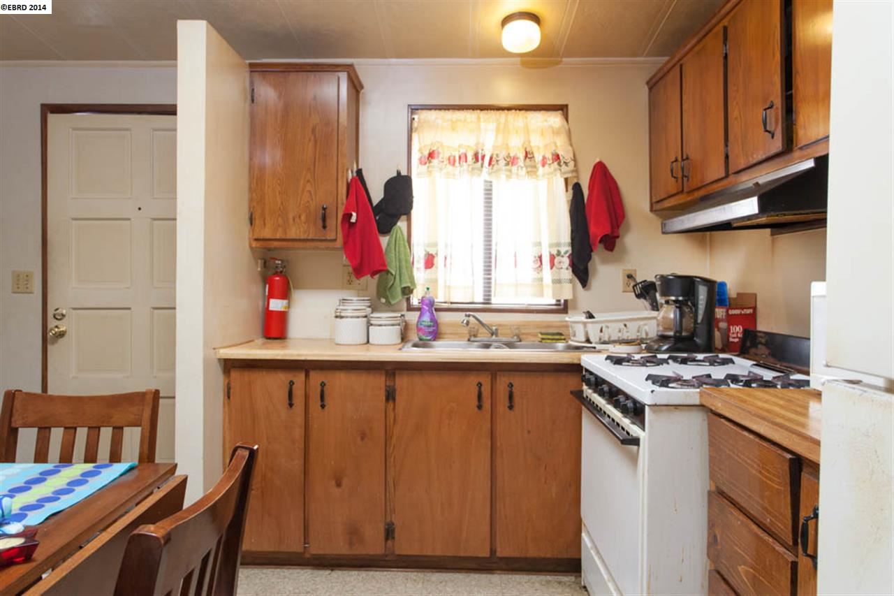 2225 23RD AVE, OAKLAND, California 94606-4241, ,Comm Ri Multi-units 5+,For Sale,23RD AVE,40645286
