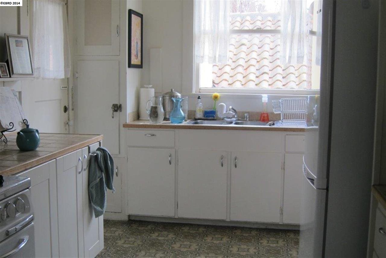 2737 FOREST AVE, BERKELEY, California 94705-1306, ,Comm Ri Multi-units 5+,For Sale,FOREST AVE,40646967