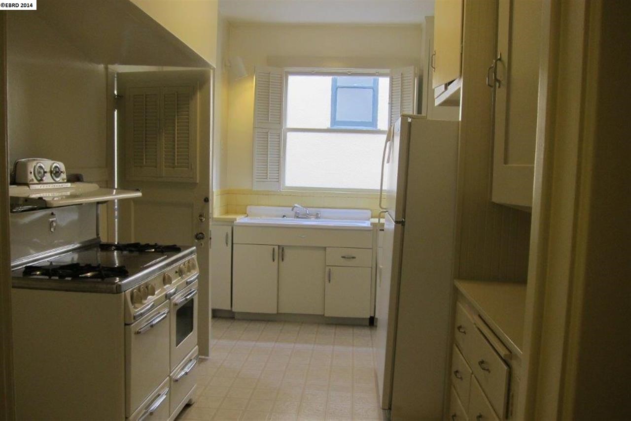 2737 FOREST AVE, BERKELEY, California 94705-1306, ,Comm Ri Multi-units 5+,For Sale,FOREST AVE,40646967