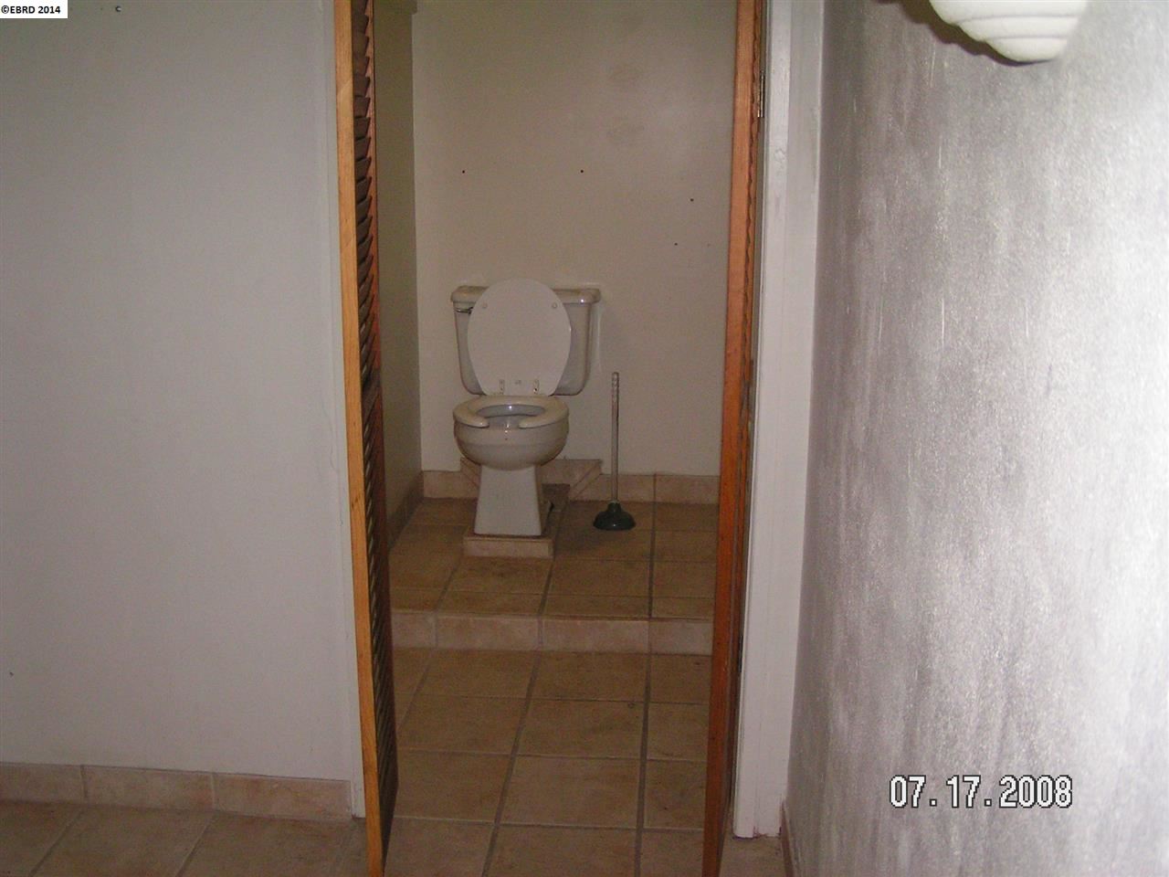 3207 TELEGRAPH, OAKLAND, California 94609, ,Comm Ri Multi-units 5+,For Sale,TELEGRAPH,40651688
