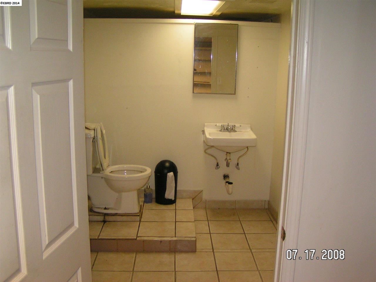3207 TELEGRAPH, OAKLAND, California 94609, ,Comm Ri Multi-units 5+,For Sale,TELEGRAPH,40651688