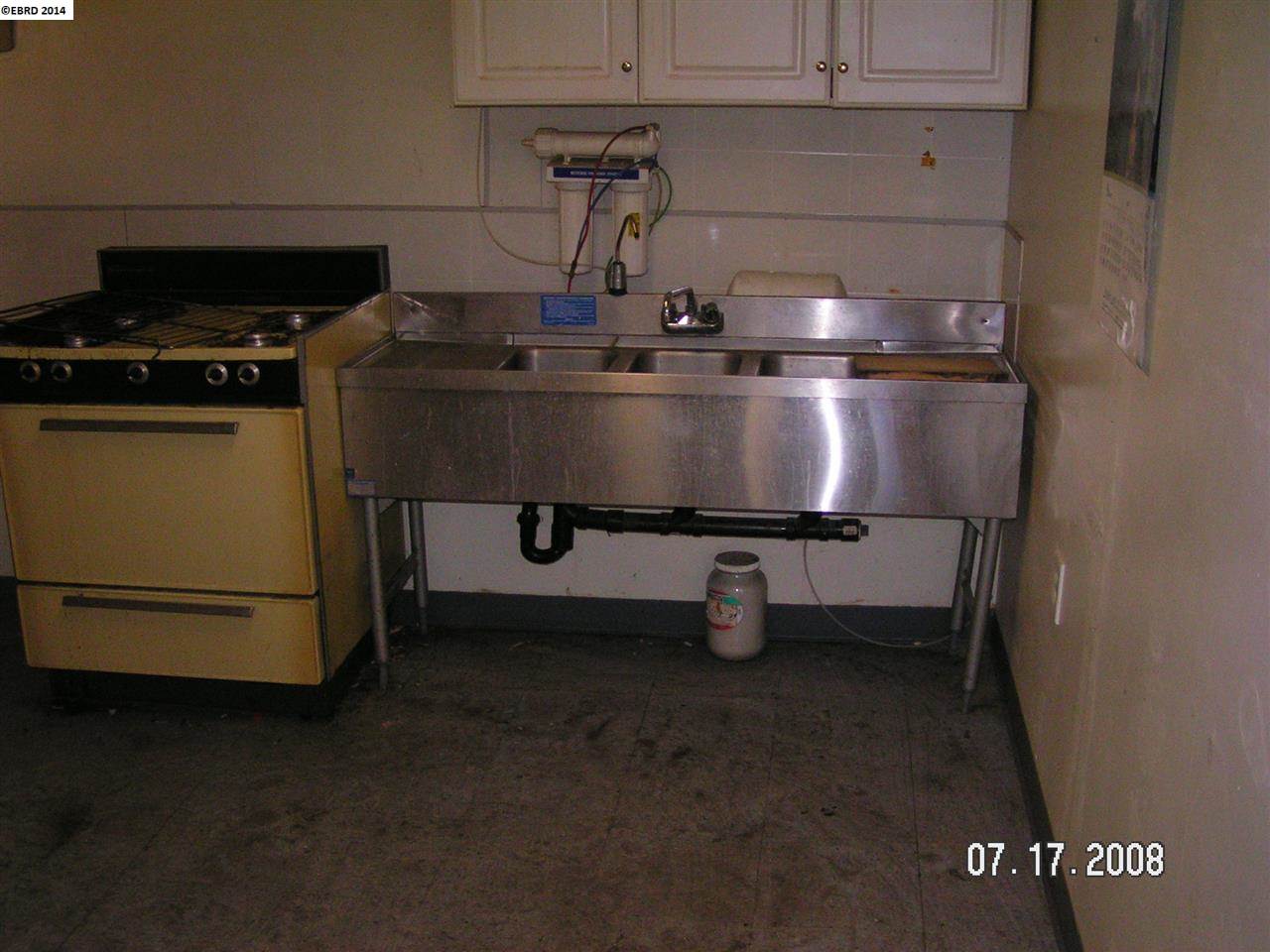 3207 TELEGRAPH, OAKLAND, California 94609, ,Comm Ri Multi-units 5+,For Sale,TELEGRAPH,40651688