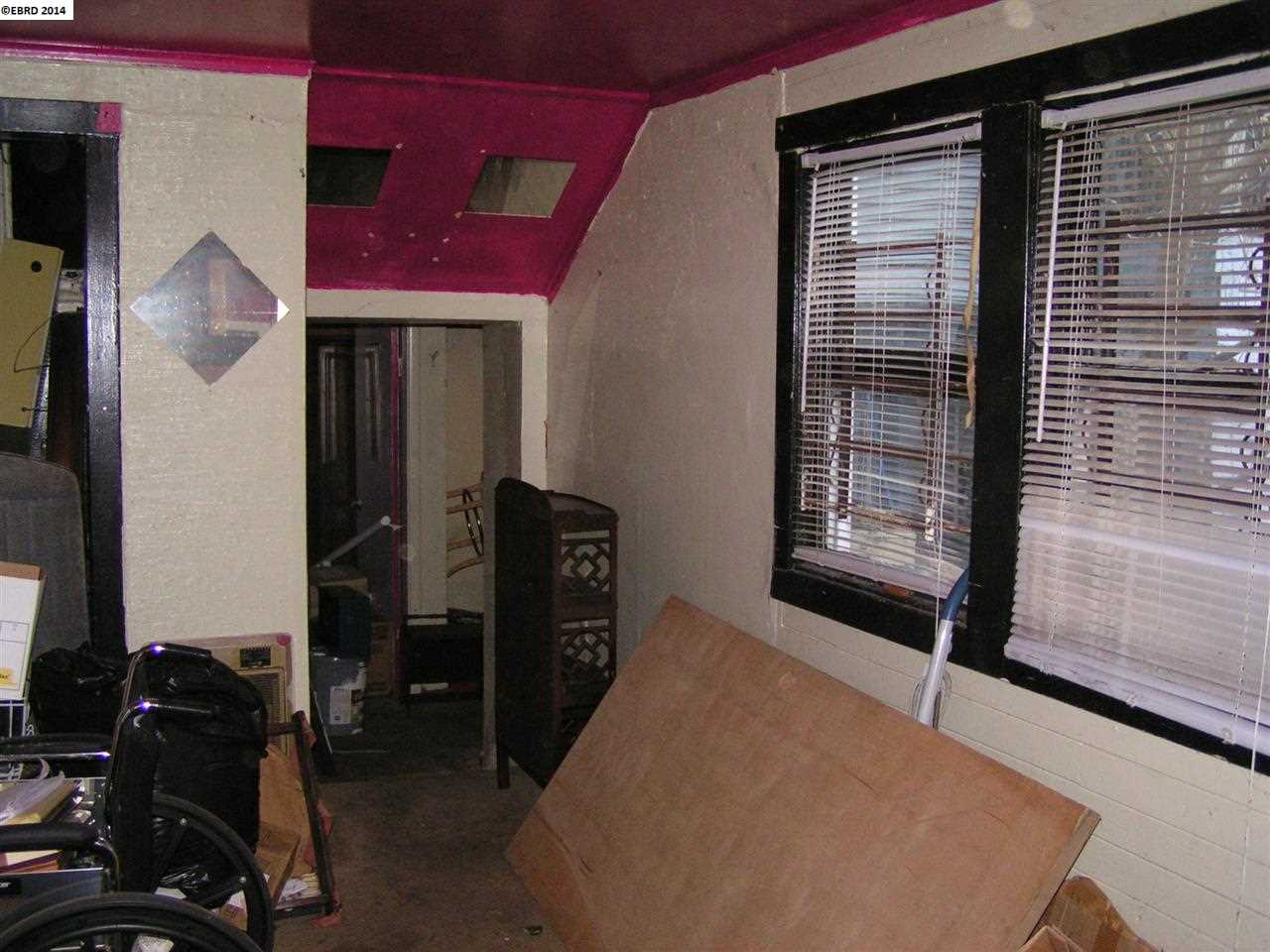 3207 TELEGRAPH, OAKLAND, California 94609, ,Comm Ri Multi-units 5+,For Sale,TELEGRAPH,40651688
