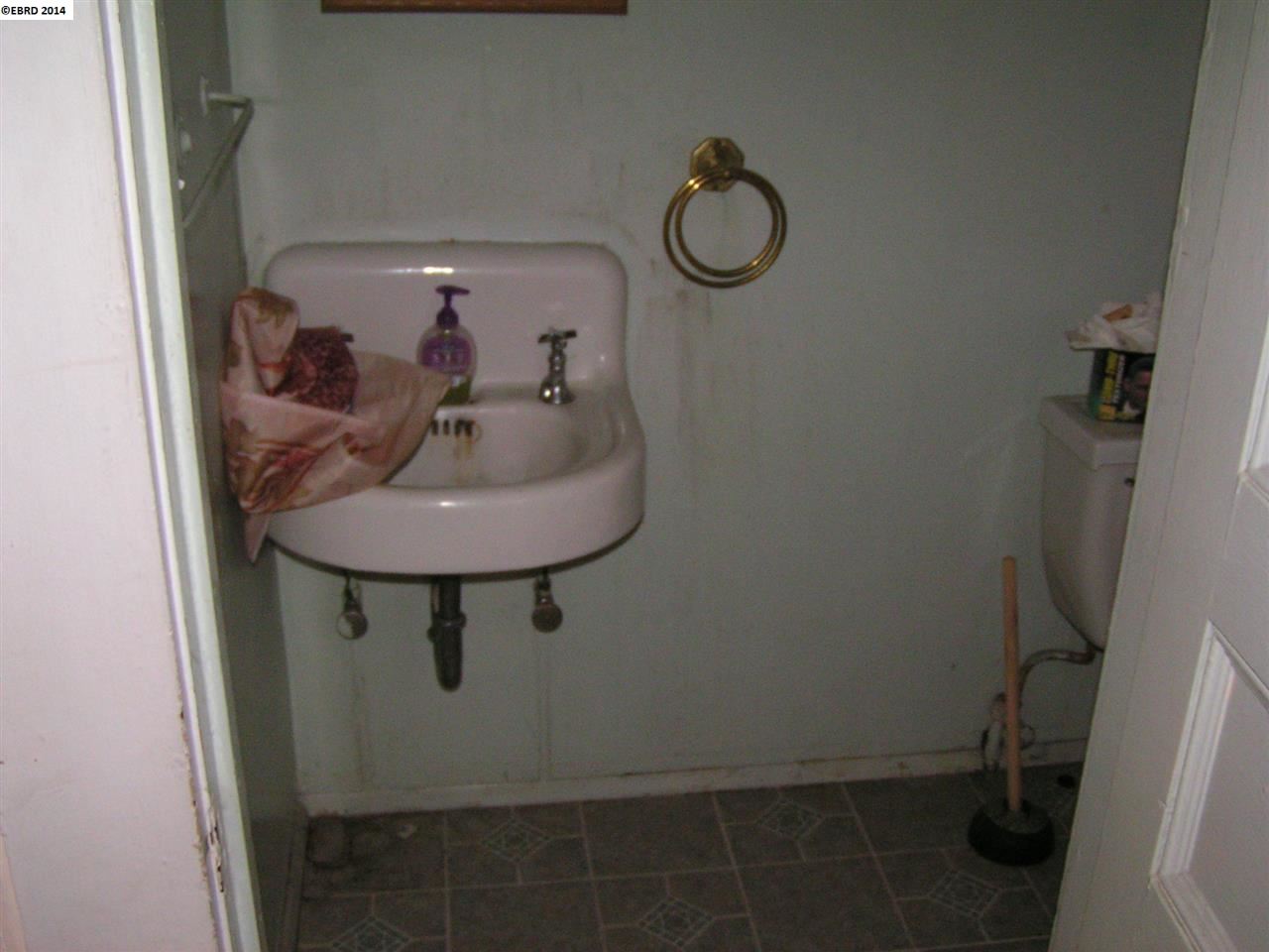 3207 TELEGRAPH, OAKLAND, California 94609, ,Comm Ri Multi-units 5+,For Sale,TELEGRAPH,40651688